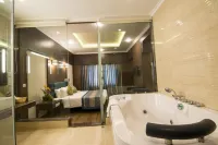 Shenbaga Hotel and Convention Centre - Hot Tub