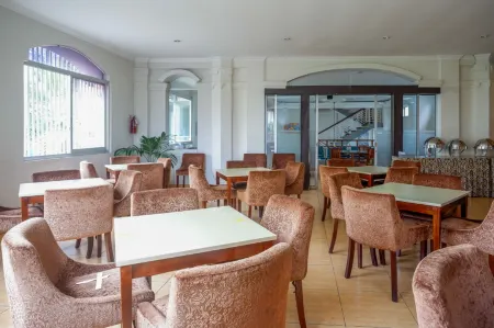 Hotel Heryon Yogyakarta Отели в г. Umbulharjo