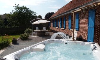 Lovely Holiday Home with Jacuzzi in Mouriez North France