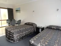 Wayfarer Motel Hotels in 