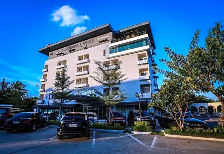 Westgate Residence Hotel Отели рядом с достопримечательностью «Wat Bot School»
