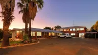 Bryants Motel Roma Các khách sạn gần Roma Cattle Saleyards