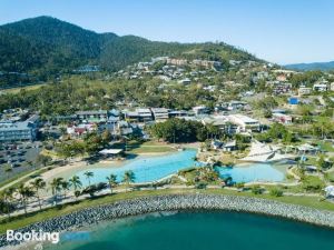 Airlie Sun & Sand Accommodation #5