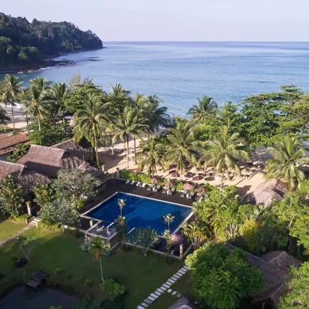 Khaolak Paradise Resort Отели рядом с достопримечательностью «Мемориал Цунами»