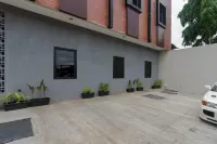 RedDoorz Near Puri Indah Mall Các khách sạn ở Karang Tengah