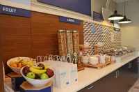Holiday Inn Express & Suites FRANKLIN - BERRY FARMS by IHG - breakfast