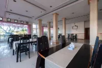 RedDoorz Near Silangit International Airport Hotels in Simangulampe