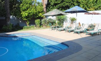 6 on Morris Guest Lodge