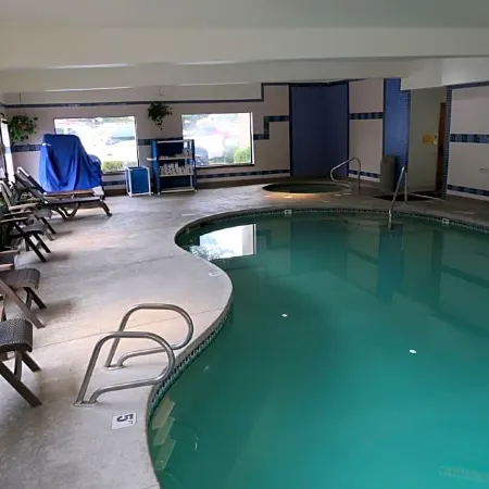 Oxford Suites Portland - Jantzen Beach