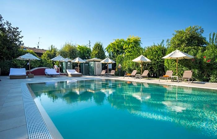 VIP's Motel Luxury Accommodation & Spa
