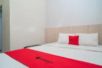 RedDoorz Near Matahari Singosaren Solo Các khách sạn ở Serengan