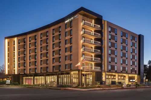Home2 Suites by Hilton Woodland Hills Los Angeles Hotel a Calabasas