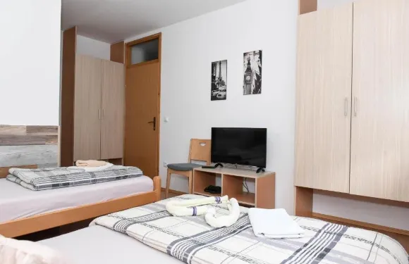 亞伊采青年旅社