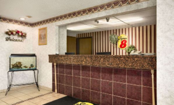 Super 8 by Wyndham Cameron