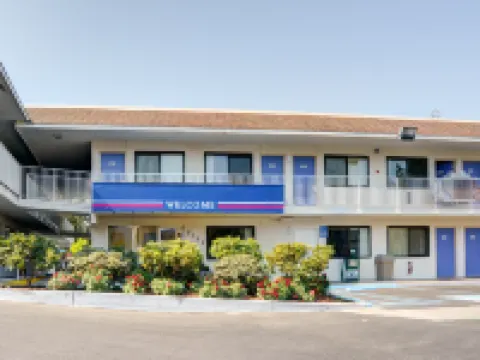 Motel 6 Springfield or  Eugene North Hotels in Springfield