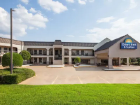 Days Inn & Suites by Wyndham Tyler Hotels in Tyler