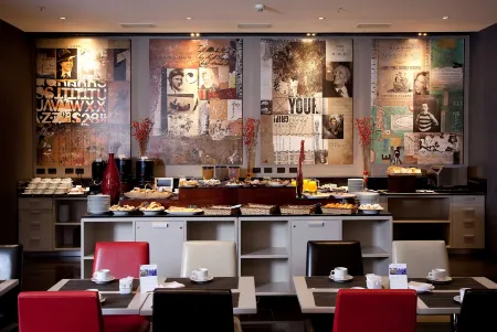 Two Hotel Buenos Aires Отели рядом с достопримечательностью «Манзана де лас Лусес»