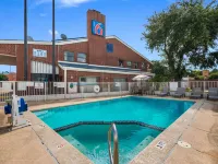 Studio 6 Houston, TX - Brookhollow Các khách sạn gần Nhà máy bia Karbach Brewing