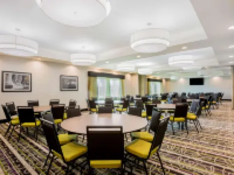 La Quinta Inn & Suites by Wyndham McAllen Convention Center Hotels in Mcallen