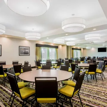 La Quinta Inn & Suites by Wyndham McAllen Convention Center