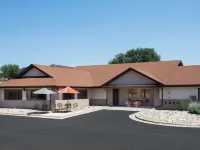 Super 8 by Wyndham Hot Springs Hotels in Fall River County