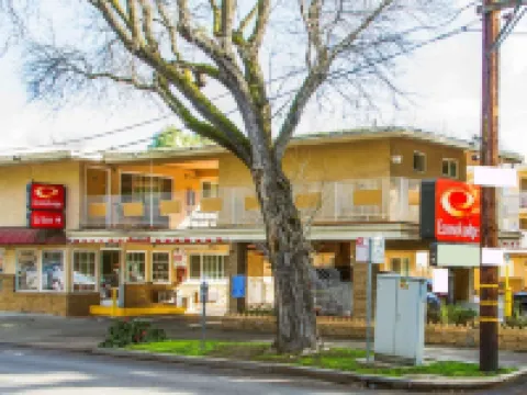 伊可洛吉酒店-薩克拉門託會議中心 鄰近利蘭·斯坦福國家歷史公園的酒店