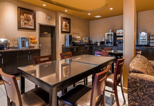 베스트 웨스턴 플러스 에스테반 인 & 스위트