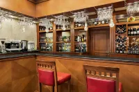 比什凱克中心温德姆華美達酒店 - 酒吧