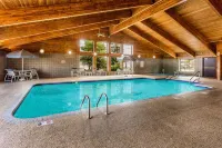AmericInn by Wyndham Hotel and Suites Long Lake - Parking