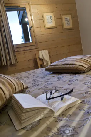 CGHRés&Spa Hameau Pierre Blanche Отели рядом с достопримечательностью «Парк Мерле»