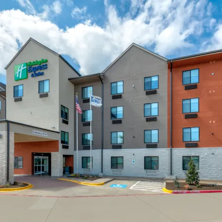 Holiday Inn Express & Suites DALLAS PARK CENTRAL NORTHEAST by IHG Отели рядом с достопримечательностью «Универмаг "Норт-Парк Центр"»