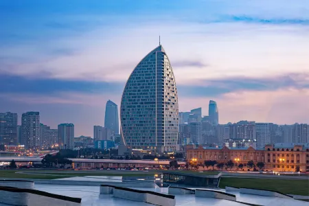 The Ritz-Carlton, Baku Отели рядом с достопримечательностью «Дворец Ширваншахов»