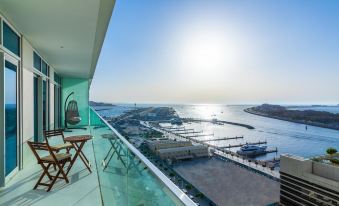 Maison Privee - Stylish 2Br Apt in Emaar Beachfront with Stunning Sea Views