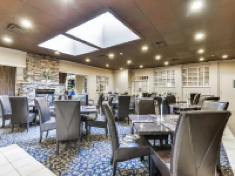 โฮมทู สวีทส์ บาย ฮิลตัน คิทชินเนอร์ โรงแรมในคิตเชเนอร์