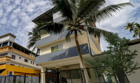 Itsy Hotels Ushodaya Royal Residency Отели в г. Kazhakuttam