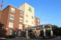 Holiday Inn & Suites Dallas-Addison Hotels in Addison