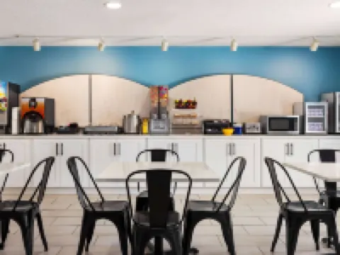 沙洛特温德姆戴斯酒店 沙洛特酒店