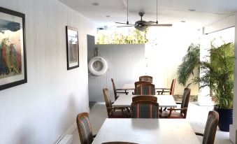 Colony Club Inn & Suites