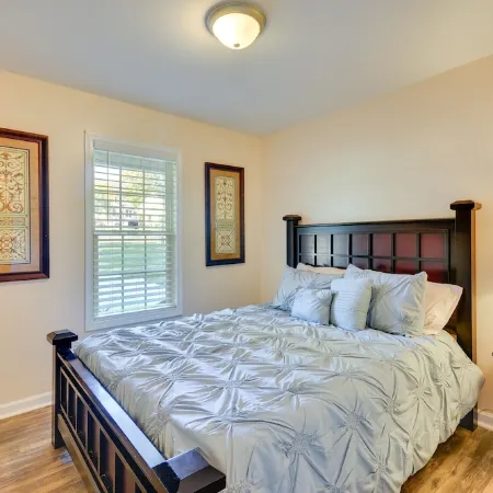 Central High Point Home < 1 Mi to Downtown!