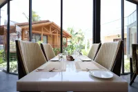 Foxoso Aaristo Baga Beach Resort