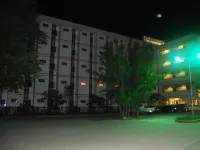Baiboon Grand Hotel Hotel in zona Wat Pa Phutthayan