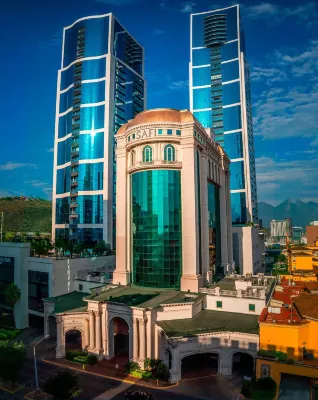Safi Royal Luxury Valle Hotels near Cerro del Obispado