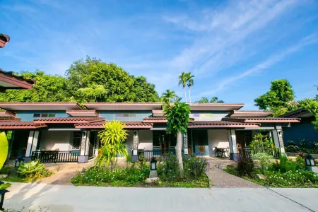 Loft Vintage Chalet Resort Отели рядом с достопримечательностью «Khlong Chak Waterfall»