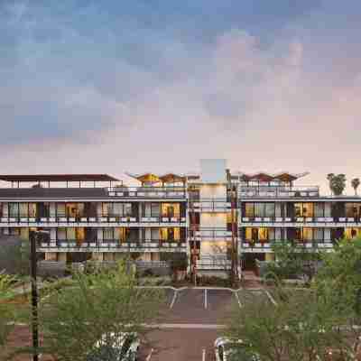 Rise Uptown Hotel Exterior