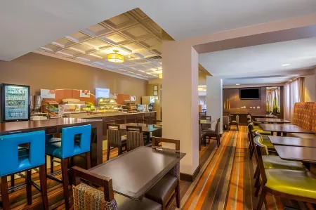 Holiday Inn Express El Paso - Downtown Отели рядом с достопримечательностью «Университет Техас в Эль-Пасо»