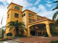 La Quinta Inn & Suites by Wyndham Fort Walton Beach فنادق في Okaloosa Island