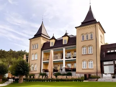 Hotel Refsnes Gods - by Classic Norway Hotels Hotel dekat Moellebyen Industrial Centre