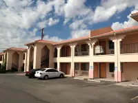 Luxury Inn - Motels