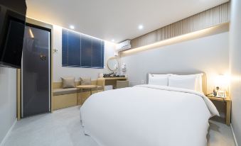 Chuncheon Brown Dot