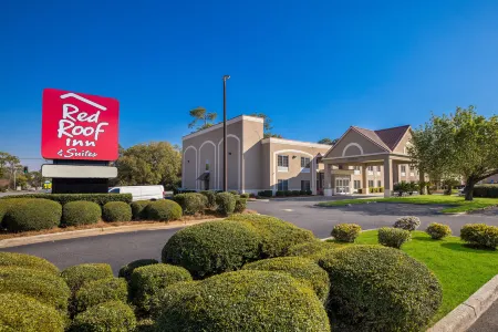 Red Roof Inn & Suites Albany, GA Отели рядом с достопримечательностью «Flint RiverQuarium»
